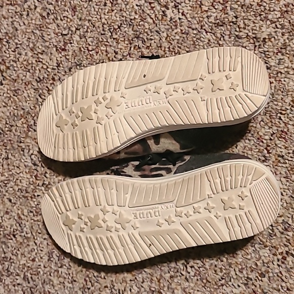 Leopard print/solid Hey Dudes - Picture 3 of 4